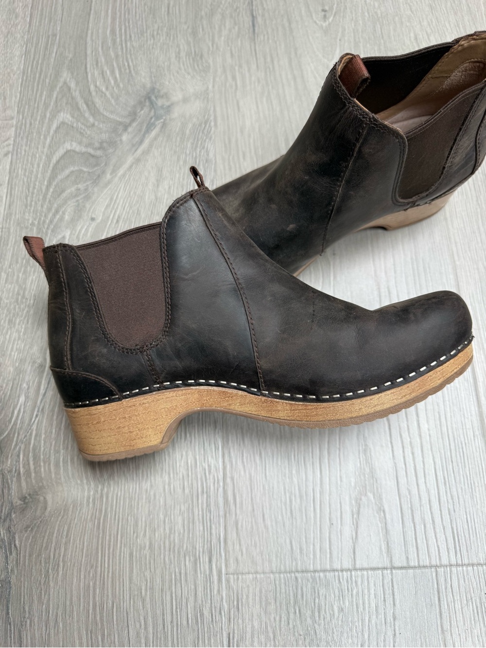 Dansko Brown Leather Chelsea Boot - Classic Pull-On Style
